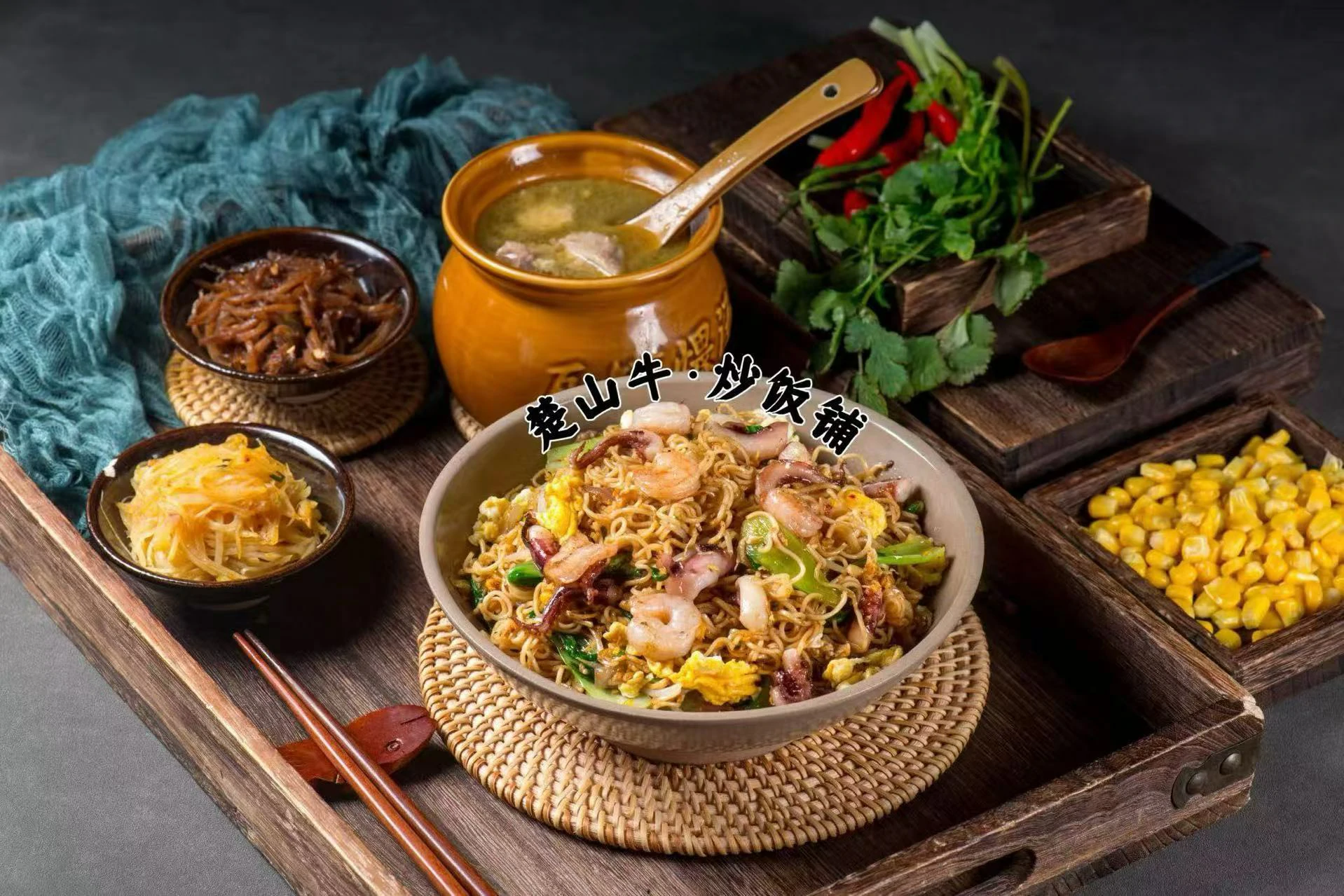 鱿鱼虾仁蛋炒方便面