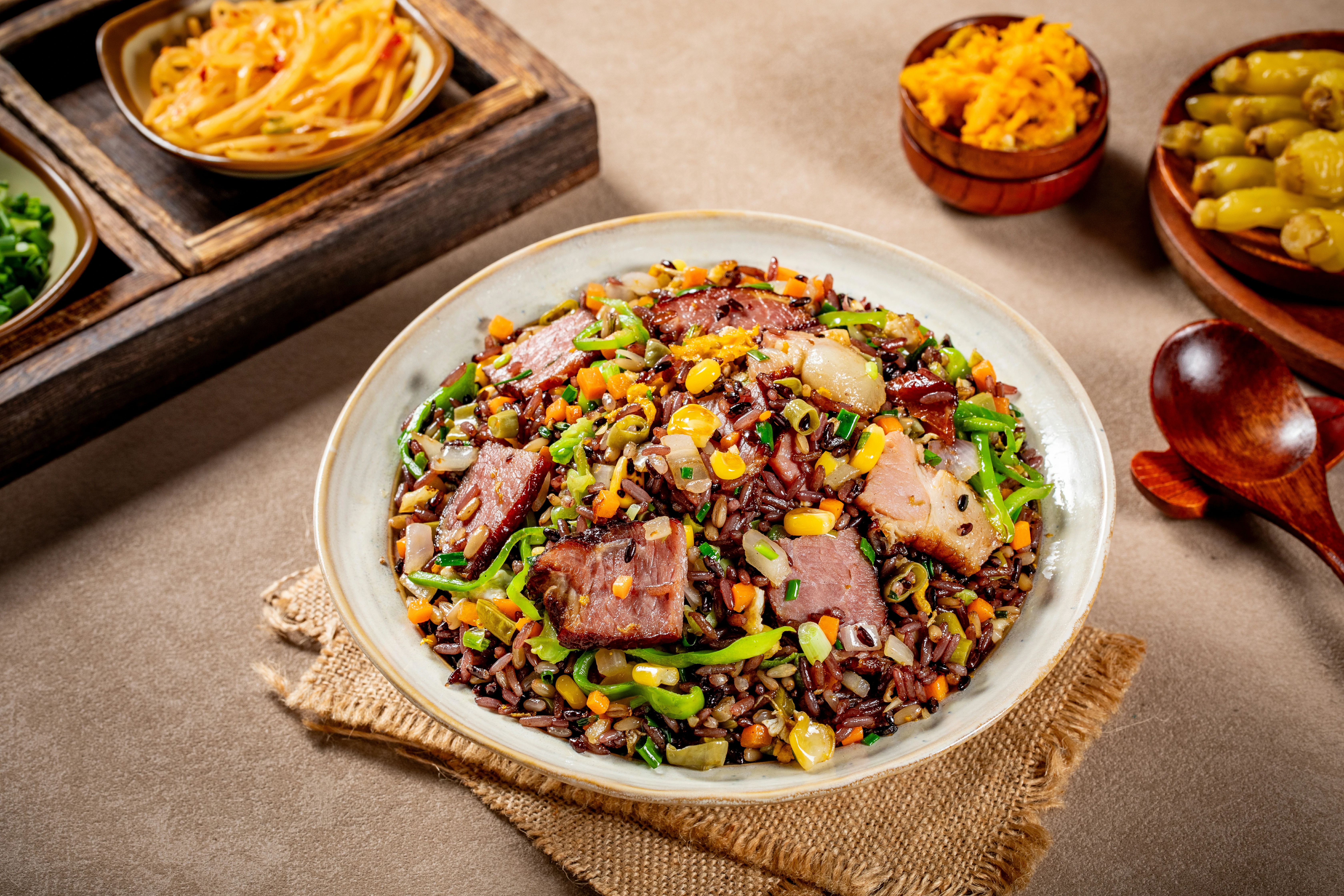 山里熏肉杂粮蛋炒饭