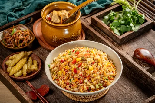 为什么越来越多人，选择炒饭小店而非奶茶炸鸡？