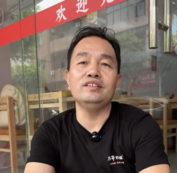 褪去工地风尘，一碗炒饭换半生安稳