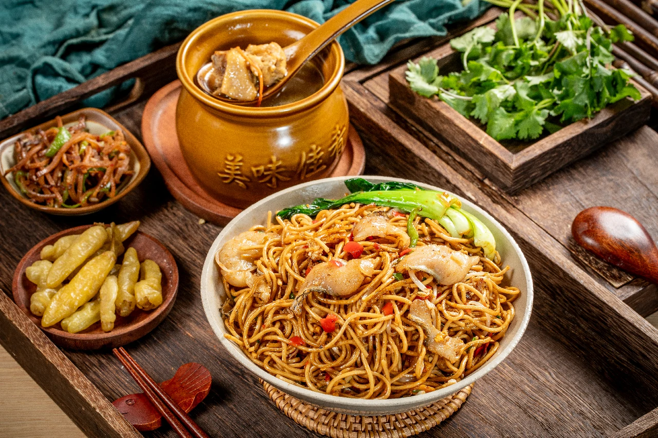 鲜鱼片蛋炒面
